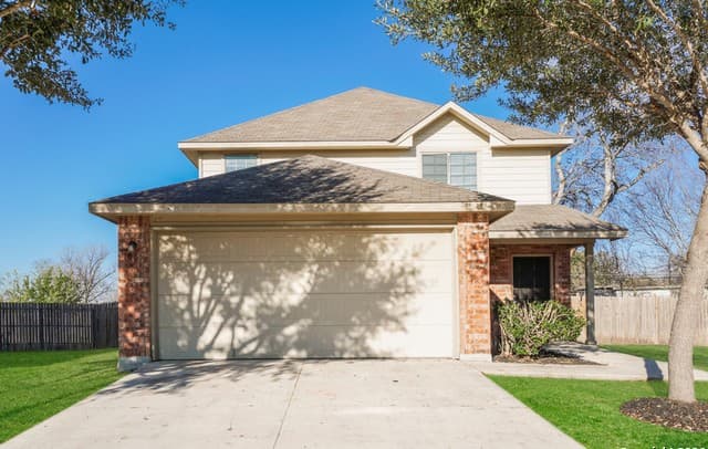 4-bedroom rental at 7055 Heathers Pond in San Antonio TX