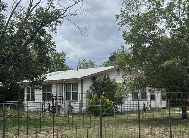 2-bedroom rental at 118 County Road 6715 in Natalia TX