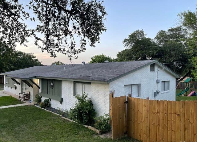 5-bedroom rental at 101 Furlong Dr in Universal City TX
