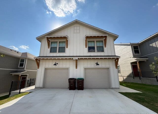 3-bedroom rental at 7537 Briarwood Pass Unit 102 in San Antonio TX