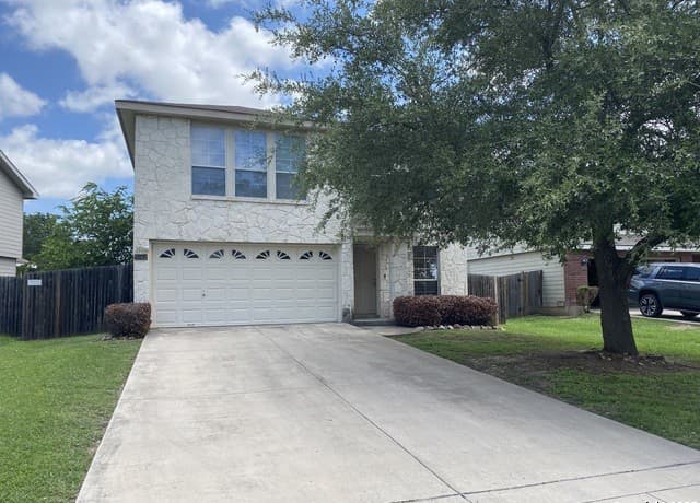 4-bedroom rental at 9061 Clearwood Path in Universal City TX