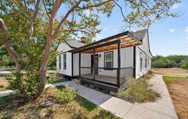 3-bedroom rental at 1203 Avenue J in Hondo TX