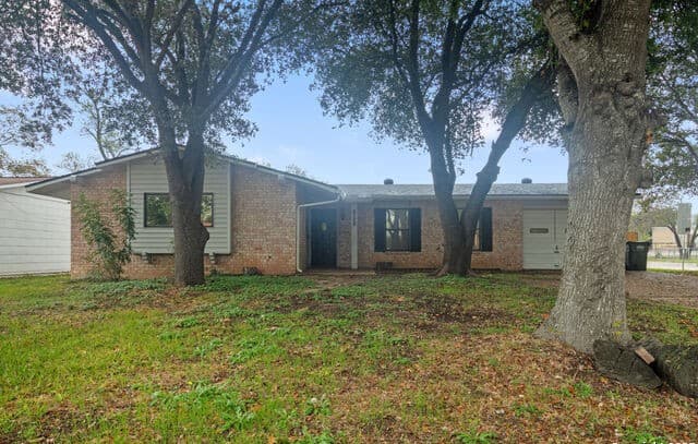 3-bedroom rental at 800 Brooks Ave in Schertz TX