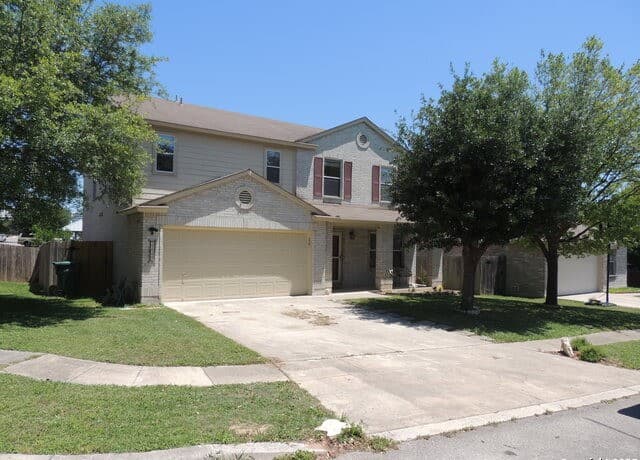 3-bedroom rental at 11502 Forest Branch in Live Oak TX