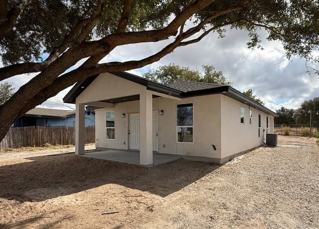 2-bedroom rental at 3274 N Ih 35 Unit 1 in Natalia TX