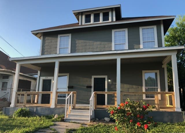 2-bedroom rental at 215 Rigsby in San Antonio TX