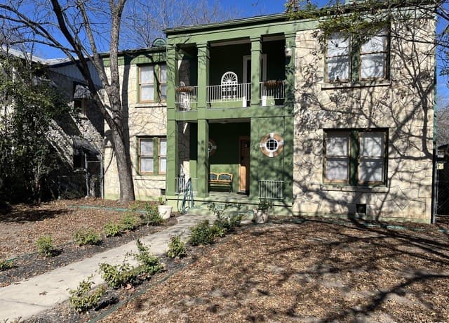 2-bedroom rental at 309 E Lullwood Ave in San Antonio TX