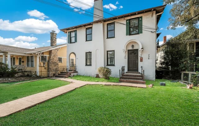 2-bedroom rental at 226 E Huisache Ave Unit 102 in San Antonio TX
