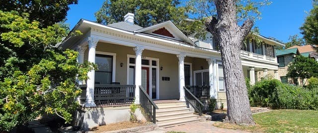 3-bedroom rental at 423 W Magnolia Unit 1 in San Antonio TX