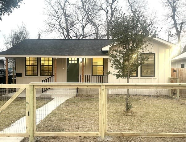 2-bedroom rental at 329 Taft Blvd in San Antonio TX