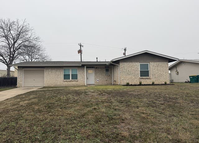 3-bedroom rental at 206 Balboa in Universal City TX