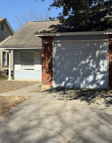 2-bedroom rental at 9219 Shadow Crest in Converse TX