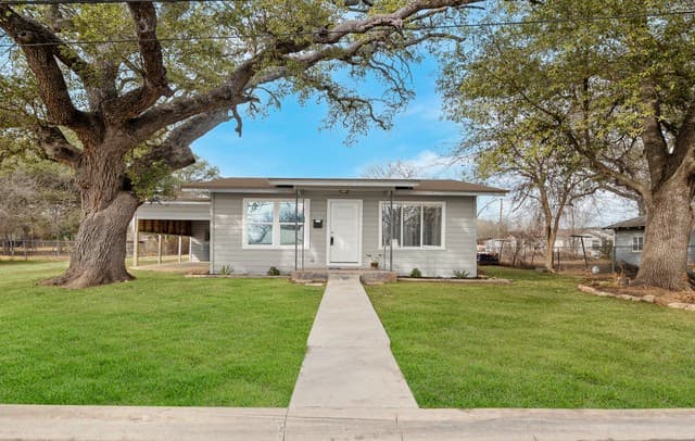2-bedroom rental at 502 22nd St. in Hondo TX