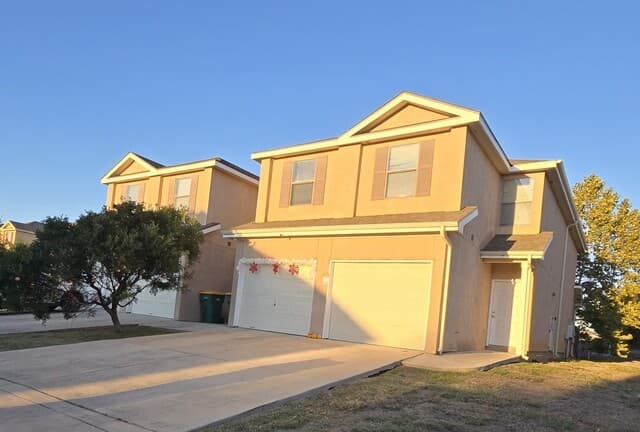 3-bedroom rental at 10618 Mathom in Universal City TX