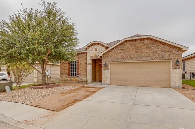 4-bedroom rental at 3727 Painted Tracks in Schertz TX