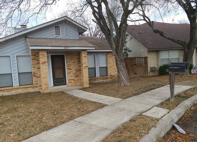 2-bedroom rental at 620 Fern Meadow in Universal City TX