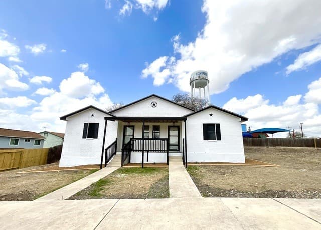 3-bedroom rental at 509 Meadow Forge Unit B in Converse TX