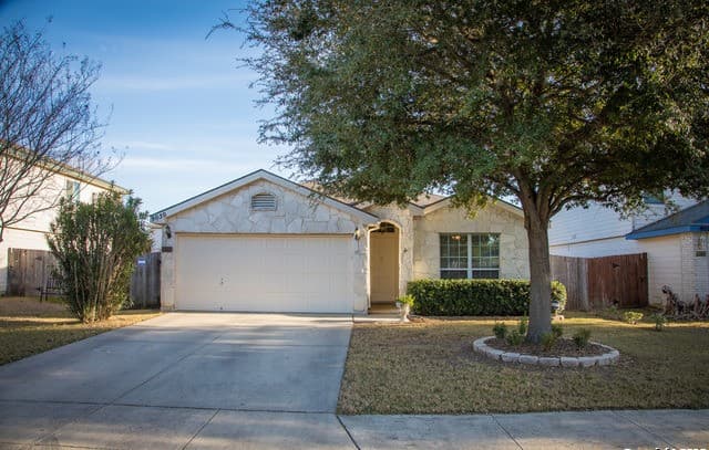 3-bedroom rental at 9030 Pinseeker in Selma TX