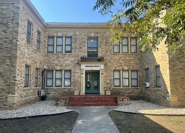 1-bedroom rental at 128 W Magnolia Ave Unit 8 in San Antonio TX