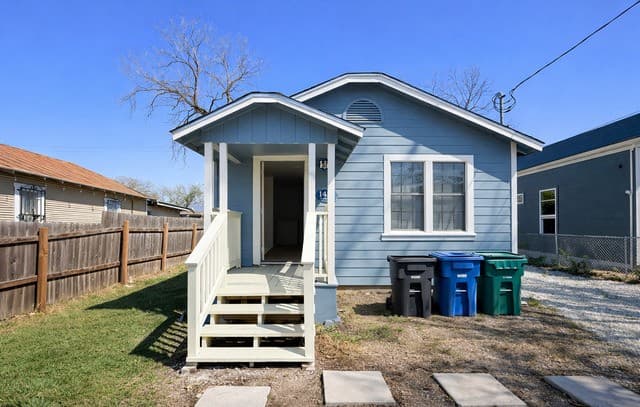 2-bedroom rental at 1411 Lamar in San Antonio TX