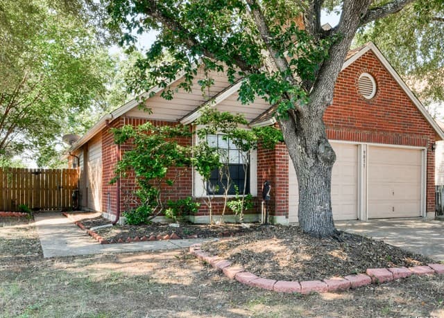 3-bedroom rental at 9811 Wagon Train in Converse TX
