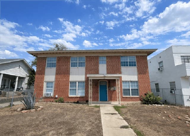 1-bedroom rental at 1511 W Woodlawn Ave Unit 2 in San Antonio TX