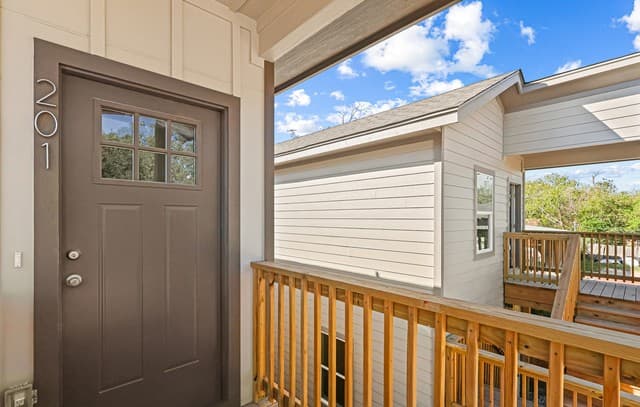 3-bedroom rental at 851 Porter St Unit 201 in San Antonio TX